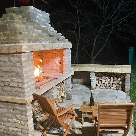 Kraljev Breg Fruska Gora Pool And Padel *