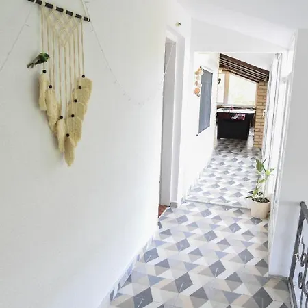 Kraljev Breg Fruska Gora Pool And Padel Cortanovci