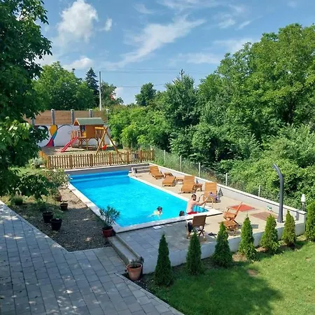 Kraljev Breg Fruska Gora Pool And Padel Villa