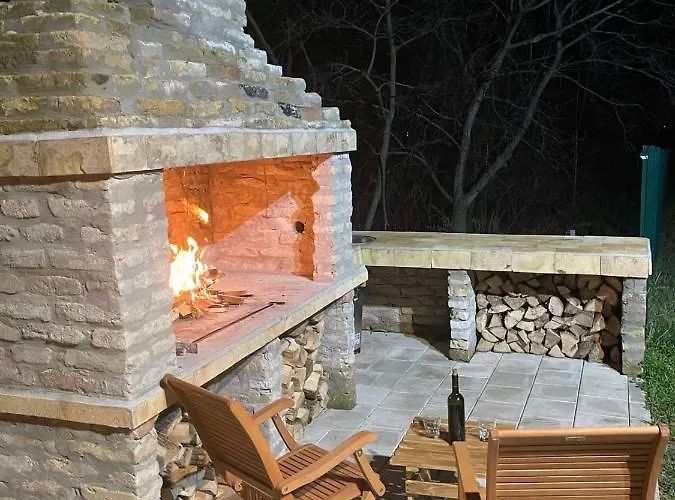 Kraljev Breg Fruska Gora Pool And Padel *