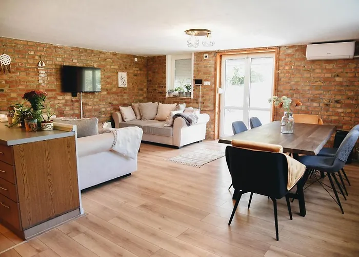 Villa Kraljev Breg Fruska Gora Pool And Padel Cortanovci