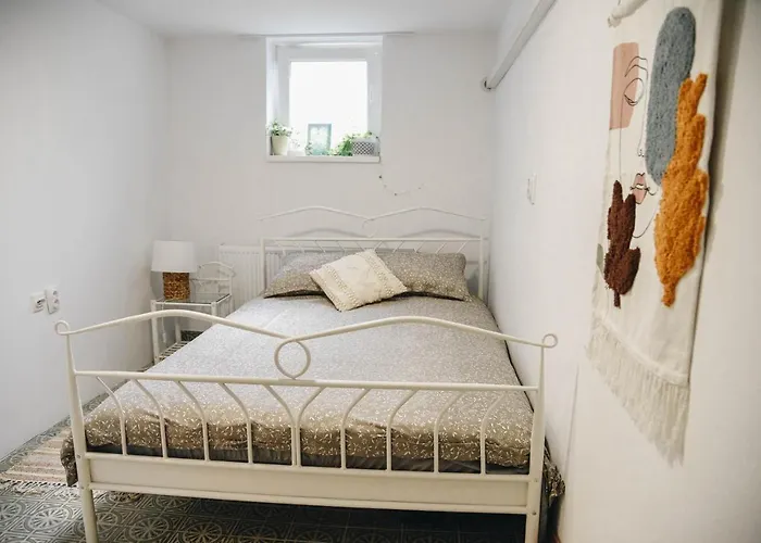 Villa Kraljev Breg Fruska Gora Pool And Padel Cortanovci