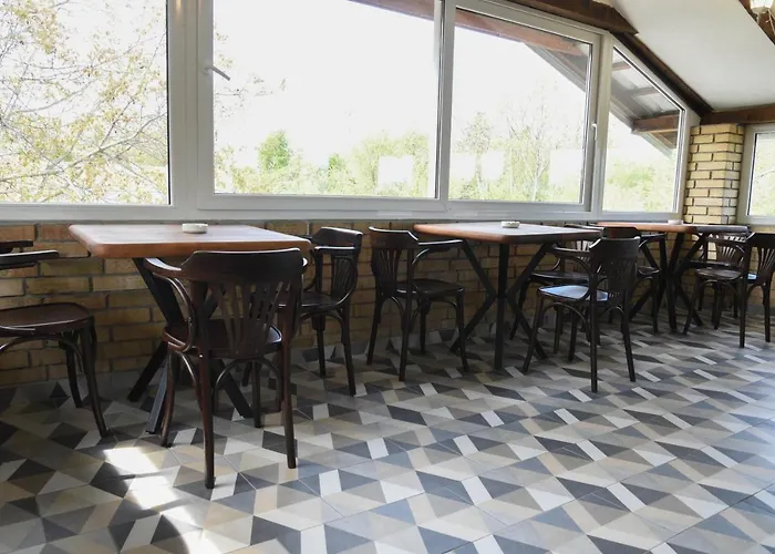 Kraljev Breg Fruska Gora Pool And Padel