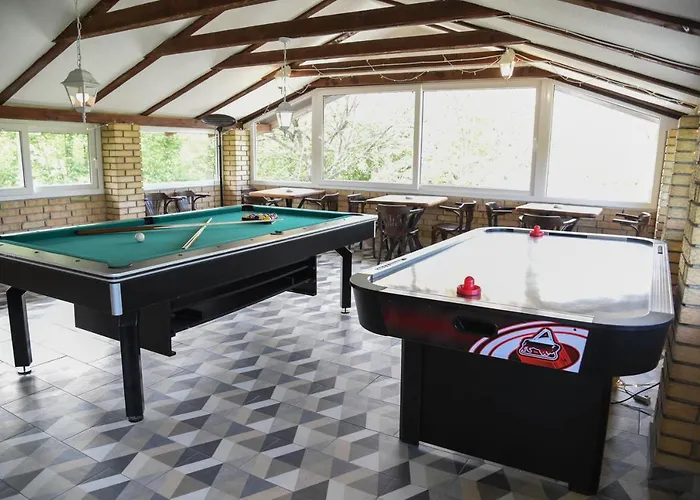 Villa Kraljev Breg Fruska Gora Pool And Padel *