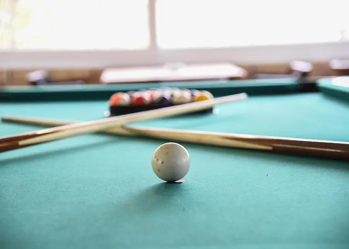 Kraljev Breg Fruska Gora Pool And Padel *