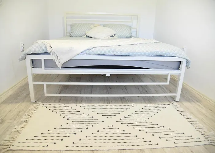 Kraljev Breg Fruska Gora Pool And Padel Villa Cortanovci