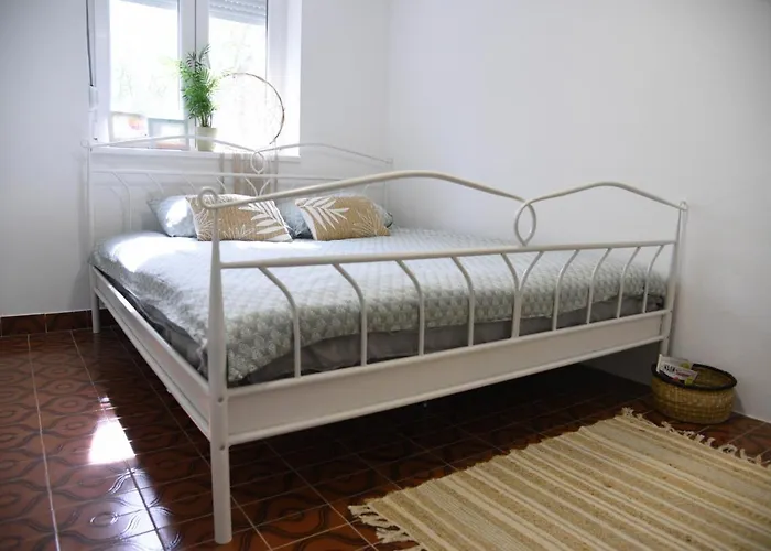 Kraljev Breg Fruska Gora Pool And Padel Villa *