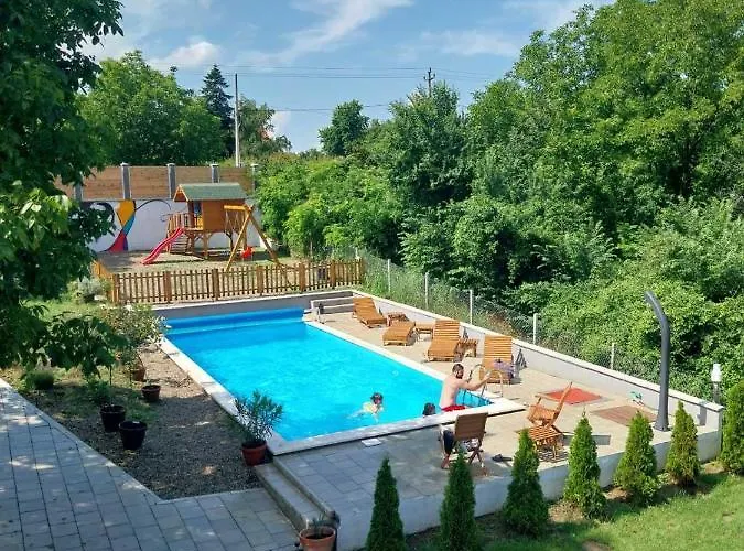 Kraljev Breg Fruska Gora Pool And Padel Villa