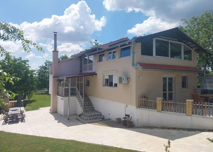 Kraljev Breg Fruska Gora Pool And Padel Villa *